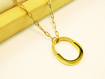 Collar dorado diseño Candado pedrería