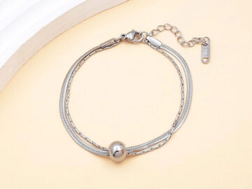 Pulsera plateada doble cadenita y bolita al centro