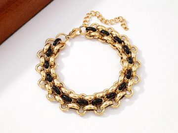 Pulsera dorada con negro
