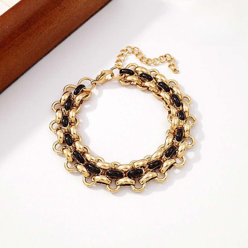 Pulsera dorada con negro