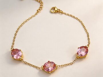 Pulsera dorada 3 piedras rosa