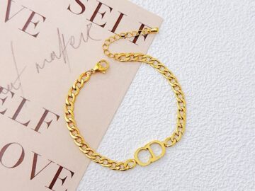 Pulsera dorada Diseño C_Dior"