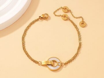Pulsera dorada "BvlGarI"