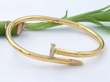 Brazalete dorado "JUClue" 6.3cm pedrería