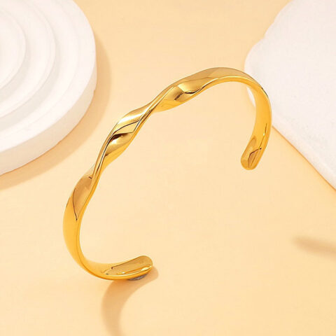 Brazalete dorado abierto 5.2cm diseño al frente