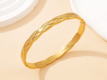 Brazalete dorado "Ch_nel" 6cm*6mm