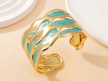 Brazalete dorado abierto grueso c/celeste