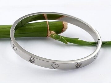 Brazalete plateado LOVE