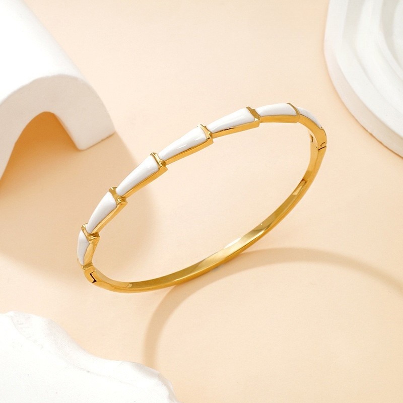 Brazalete dorado 6cm diseño al frente blanco