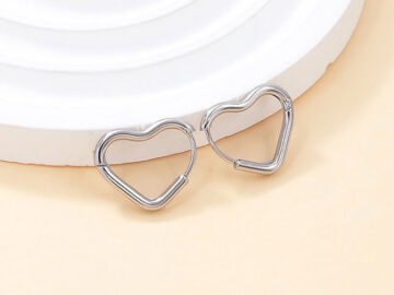 Argollas plateadas silueta corazón 1.5cm
