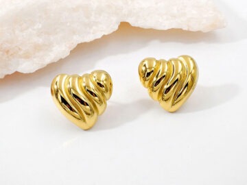Corazones dorados 1.7cm diseño lineal