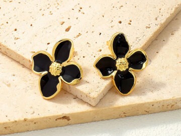 Aretes dorados flor negra 2.9cm