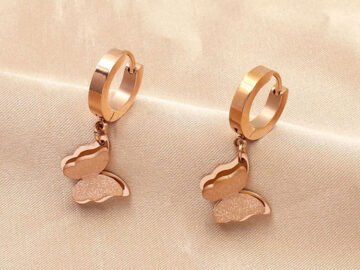 Huggies rose gold mariposa colgante