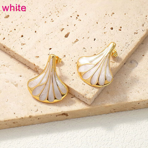 Aretes dorados 2.6cm con blanco