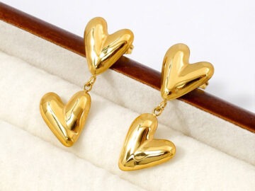 Aretes dorados doble corazón largo 3.3cm