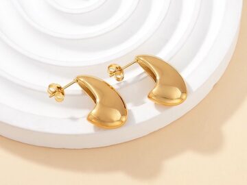 Aretes dorados curveados 2cm
