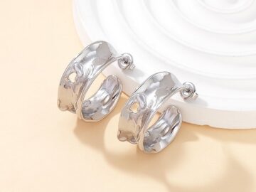 Argollas plateadas abiertas 2.8cm*1cm c/diseño