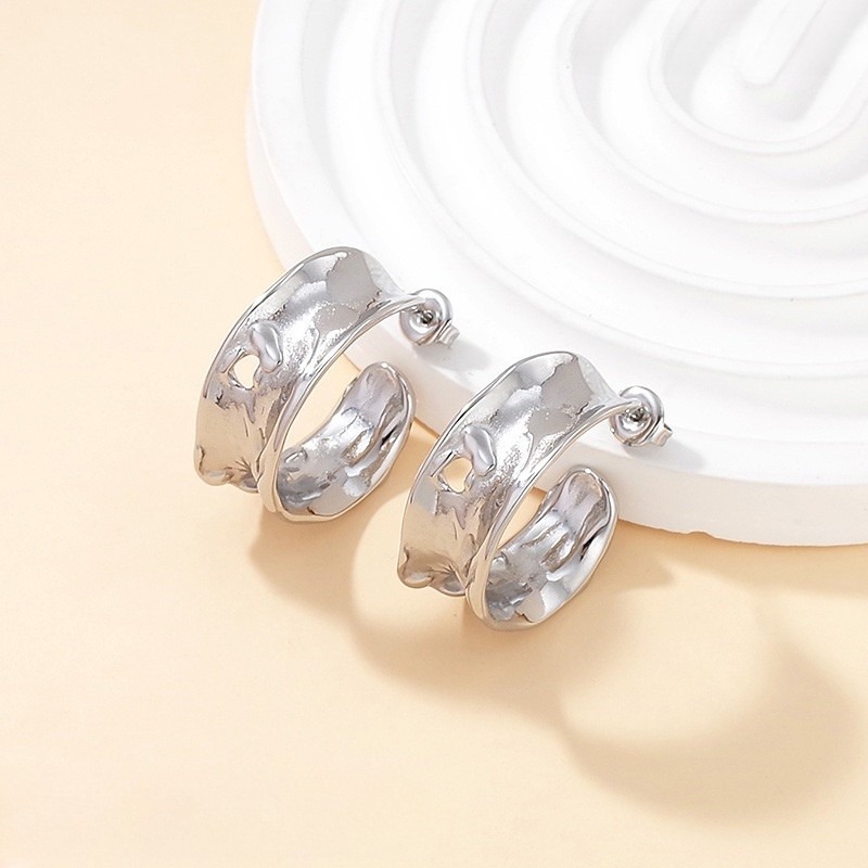 Argollas plateadas abiertas 2.8cm*1cm c/diseño