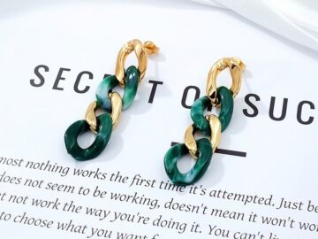 Aretes 4.8cm eslabón verde  y dorado