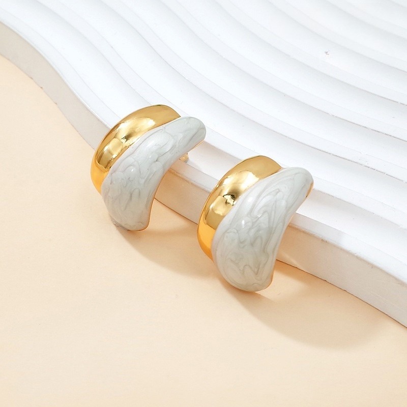 Aretes dorados c/blanco 2.7cm