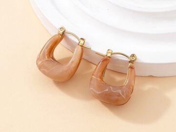 Argollas doradas 2cm acrílico beige