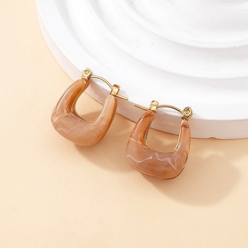 Argollas doradas 2cm acrílico beige