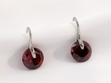 Aretes plateado circonia roja 1cm