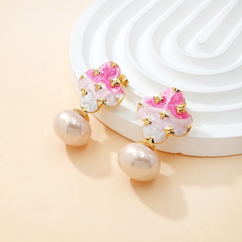 Aretes LV flor blanca/rosa y perla 3.6cm