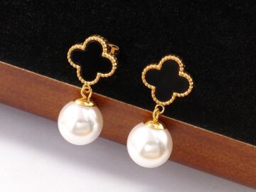 Aretes 3cm florecita negra  y perla