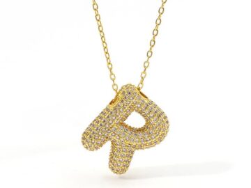 Cadena dorada dije R pedrería incrustada 2.3cm