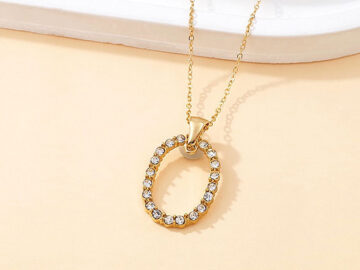 Collar dorado dije ovalado pedrería