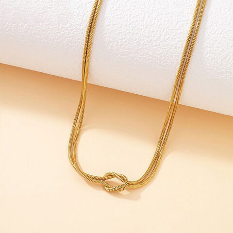 Collar corto doble cadena diseño al frente