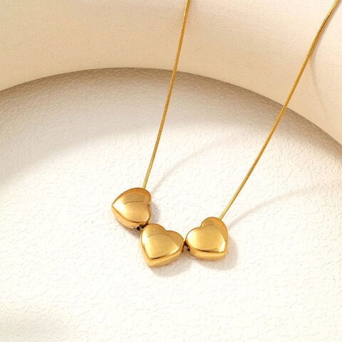 Collar dorado 3 corazóncitos 1.1cm