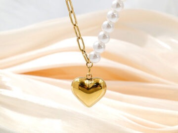 Collar dorado cadena y perlas dije corazón 45cm