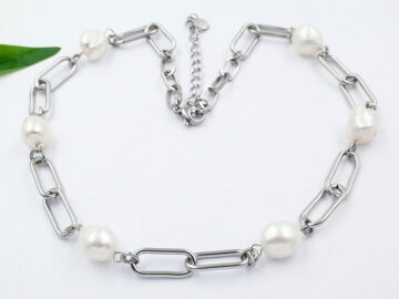 Collar plateado eslabón rectangular y perlas