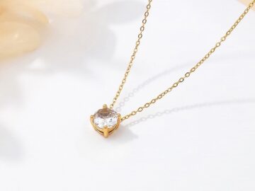Collar dorado 45cm piedra blanca 7mm