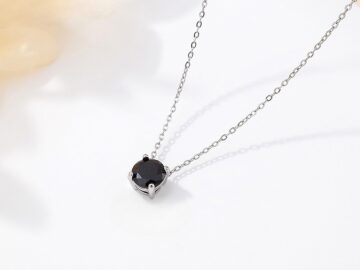 Collar plateado 45cm piedra negra 7mm