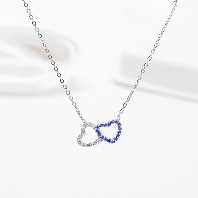 Gargantilla plateda dije 2 corazones azul y blanco