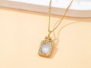 Collar dorado dije Perfume en nácar