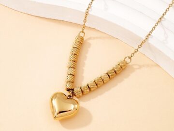 Collar dorado cuentas c/diseño y corazón