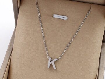 Collar plateado dije inicial K 8mm