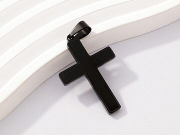 Dije negro cruz 4cm