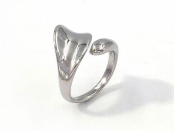 Anillo plateado diseño abierto al frente