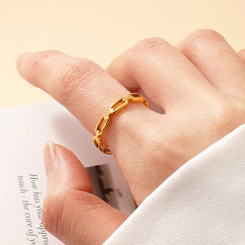 Anillo dorado rectángulos unidos