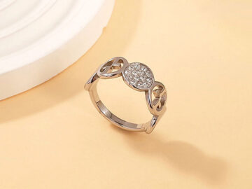 Anillo plateado círculo fina pedrería