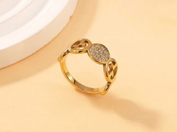 Anillo dorado círculo fina pedrería