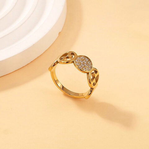 Anillo dorado círculo fina pedrería