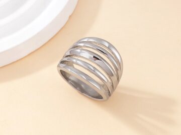 Anillo plateado 2cm diseño lineal al frente