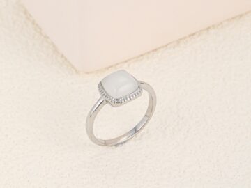 Anillo platedo piedra cuadrada blanca