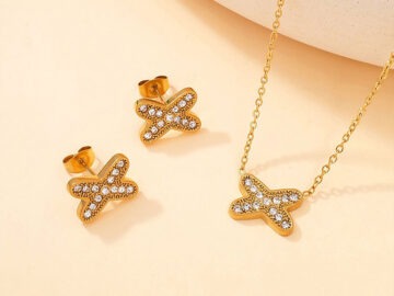 Set dorado gargantilla y aretes con pedrería blanca